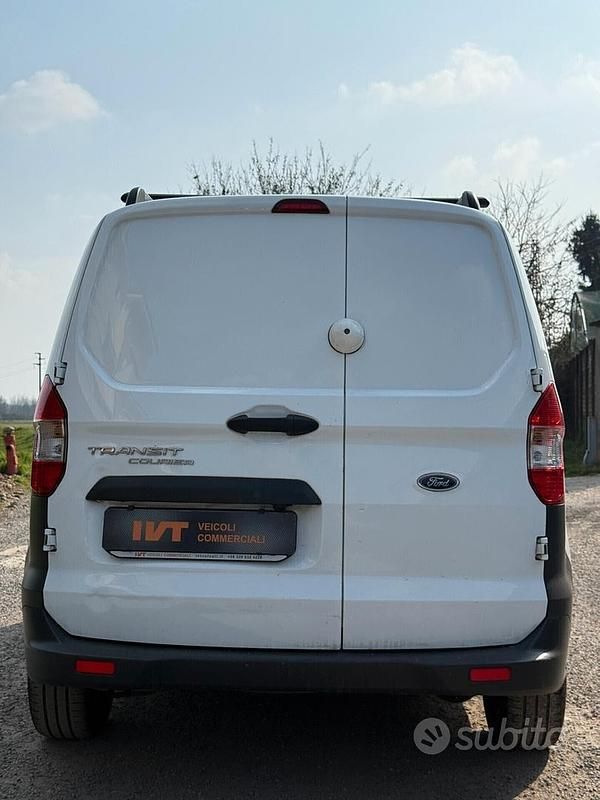 Usata Ford Courier 100 CV (73 kW) 2023 Bianco Monovolume