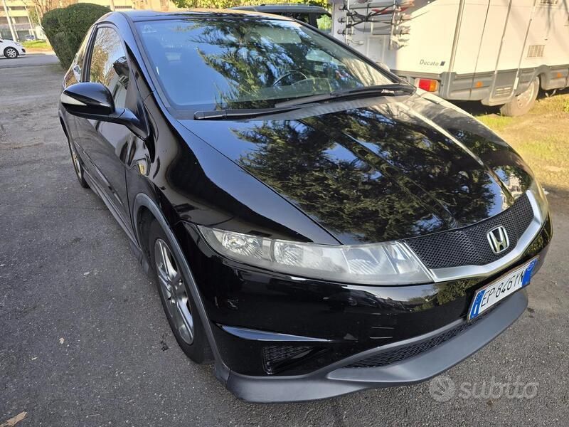 Usata 2009 Honda Civic Type S Coupé | 6000 € (Buon prezzo) - Immagine 1/4