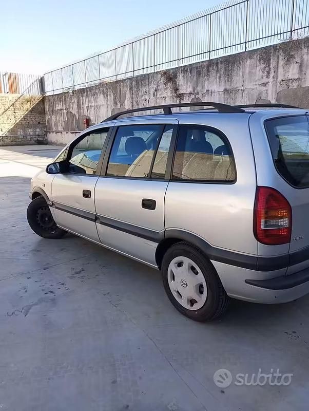 Usata Opel Zafira 101 CV (74 kW) 2000 Grigio Monovolume