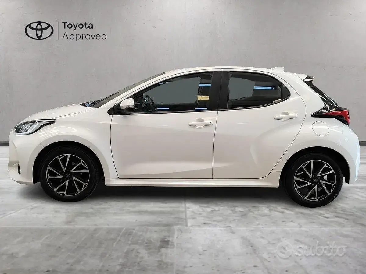 Usata Toyota Yaris Trend 72 CV (52 kW) 2022 Bianco Utilitaria