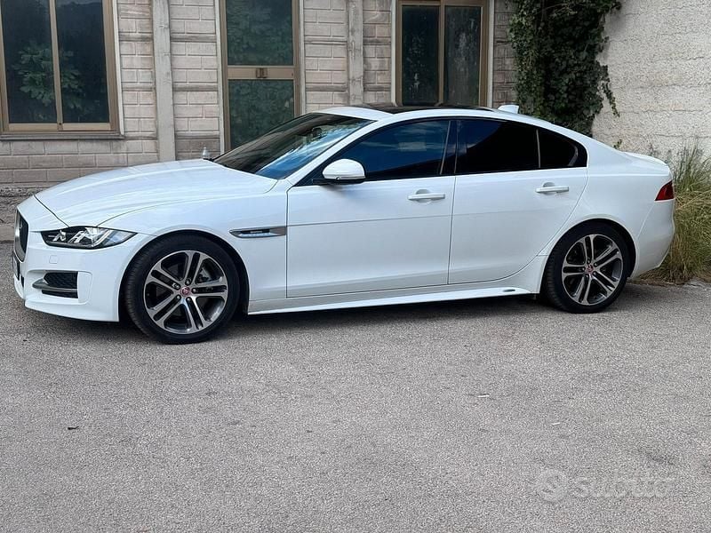 Usata Jaguar XE R-Sport 180 CV (132 kW) 2017 Bianco Berlina