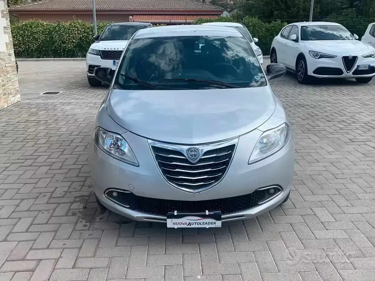 Usata Lancia Ypsilon Gold 95 CV (69 kW) 2015 Grigio Utilitaria