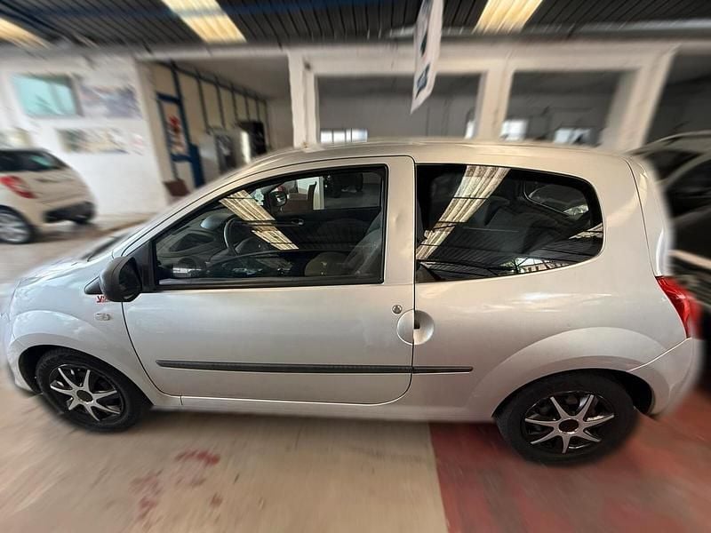Usado Renault Twingo Dynamique 75 HP (55 kW) 2010 Prateado Citadino