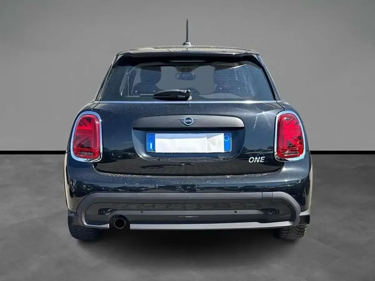 Usata Mini ONE Classic 75 CV (55 kW) 2022 Midnight black ii Utilitaria