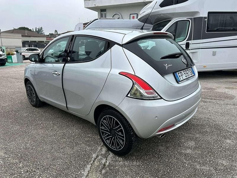Usata Lancia Ypsilon Gold 69 CV (50 kW) 2018 Grigio Utilitaria