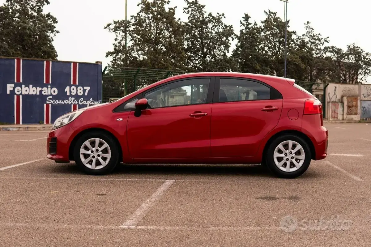 Usata Kia Rio City 85 CV (62 kW) 2016 Rosso Utilitaria