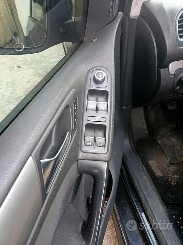 Usata VW Golf VI 105 CV (77 kW) 2011 Nero Utilitaria