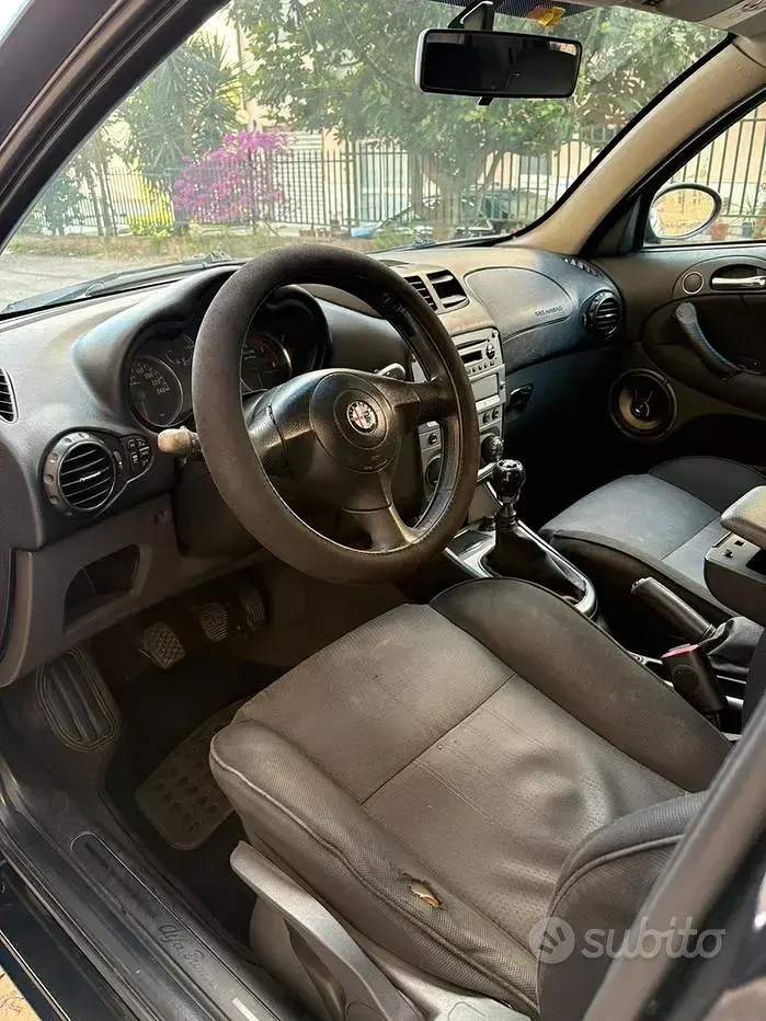 Usata Alfa Romeo 147 120 CV (88 kW) 2007 Nero Utilitaria