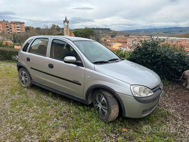 Grigio Usata 2002 Opel Corsa Due volumi | 800 € (Buon prezzo) - Immagine 1/4