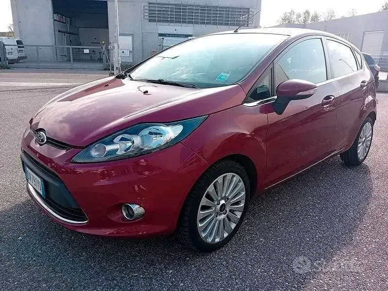 Usata Ford Fiesta Titanium 82 CV (60 kW) 2009 Viola Berlina