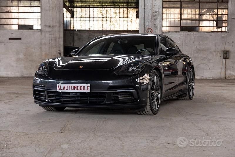 Usata Porsche Panamera 330 CV (242 kW) 2019 Grigio Berlina