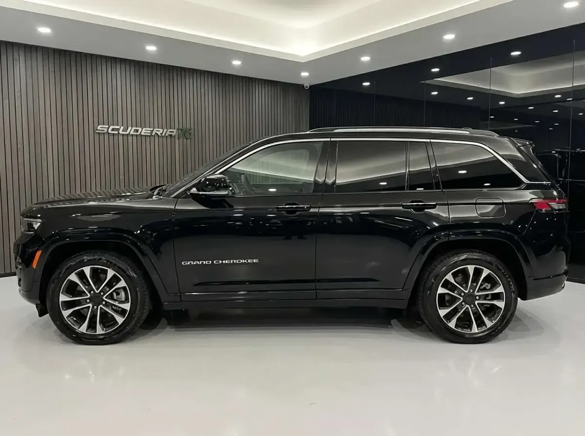 Usata Jeep Grand Cherokee Overland 272 CV (200 kW) 2024 Diamond black SUV