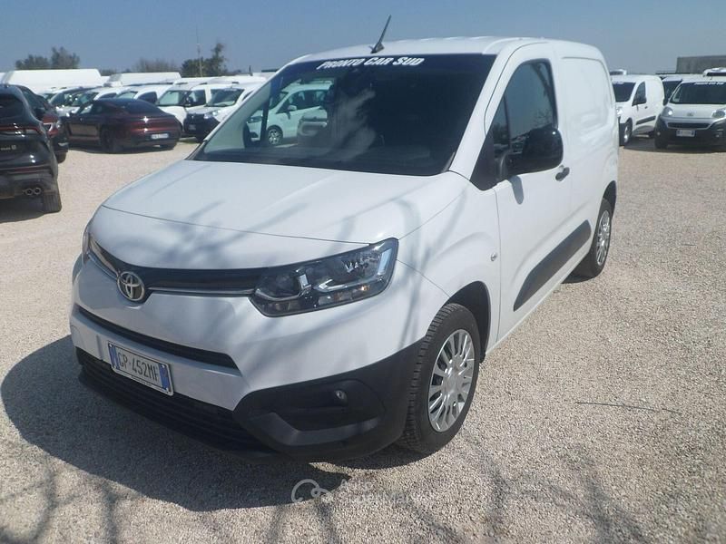 Usata Toyota Proace 101 CV (74 kW) 2024 Bianco Monovolume