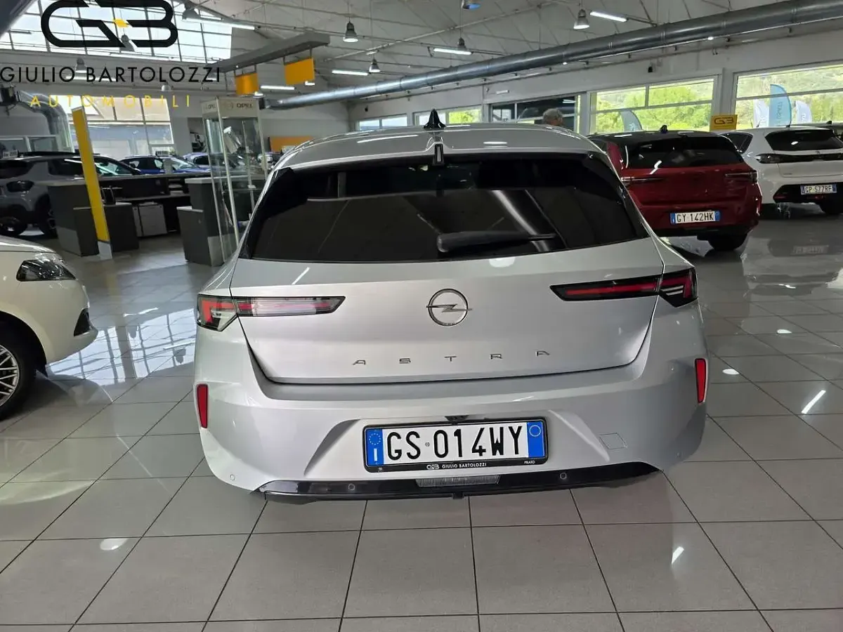 Usata Opel Astra Business Elegance 131 CV (96 kW) 2024 Argento Utilitaria