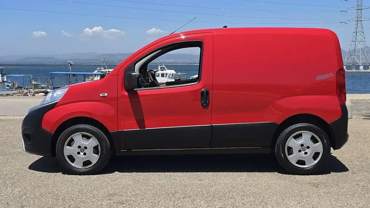Usata Fiat Fiorino 95 CV (69 kW) 2017 Rosso Monovolume