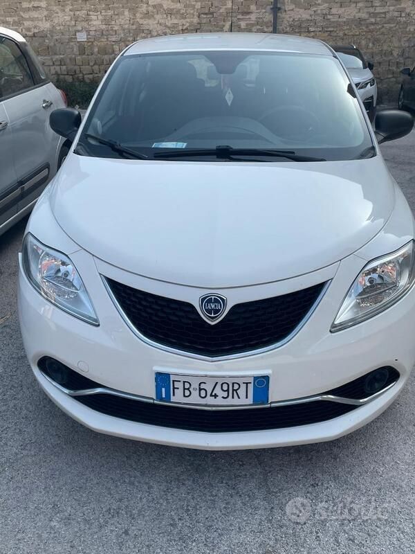 Bianco Usata 2015 Lancia Ypsilon Due volumi | 8500 € (Cara) - Immagine 1/4