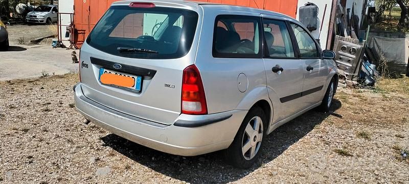 Usata Ford Focus 116 CV (85 kW) 2003 Grigio Station wagon