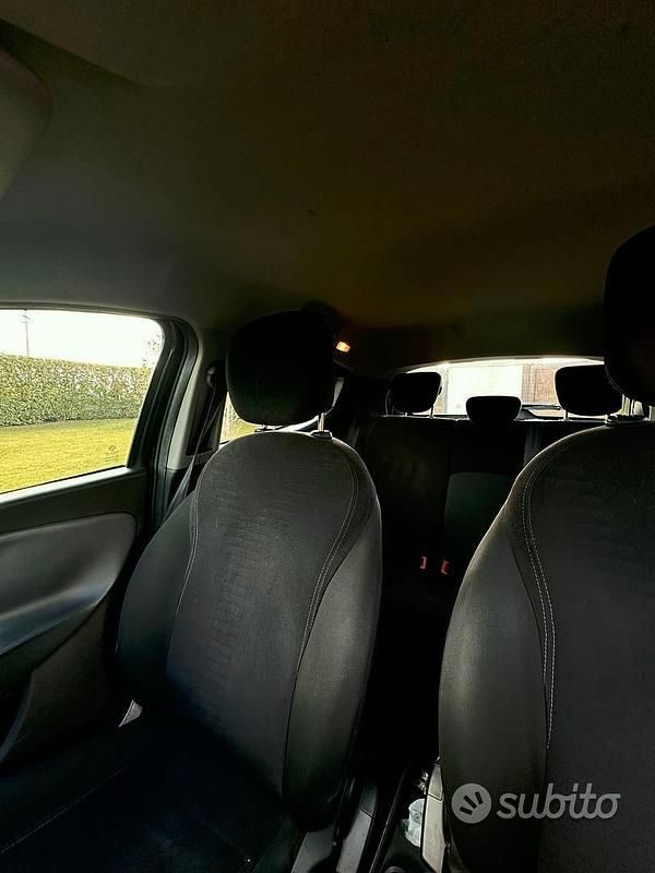 Usata Lancia Ypsilon 80 CV (58 kW) 2012 Nero Utilitaria