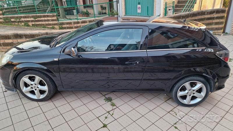 Usata Opel Astra GTC 2005 Nero Coupé