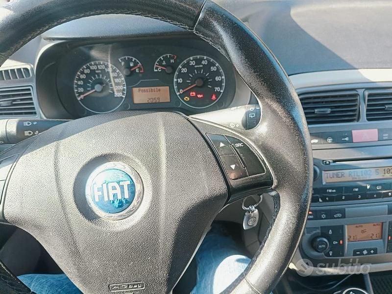 Usata Fiat Grande Punto 90 CV (66 kW) 2006 Nero Utilitaria