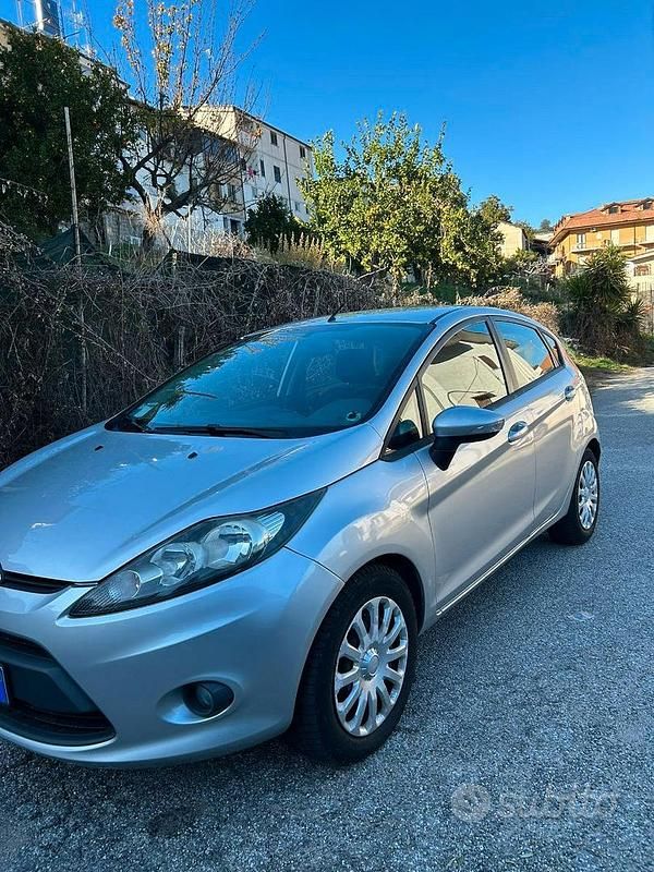 Usata Ford Fiesta Titanium 95 CV (69 kW) 2010 Grigio Berlina