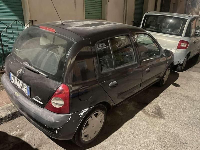 Usata Renault Clio II Authentique 65 CV (47 kW) 2005 Berlina