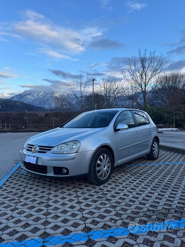 Usado VW Golf V 105 CV (77 kW) 2007 Gris Utilitario