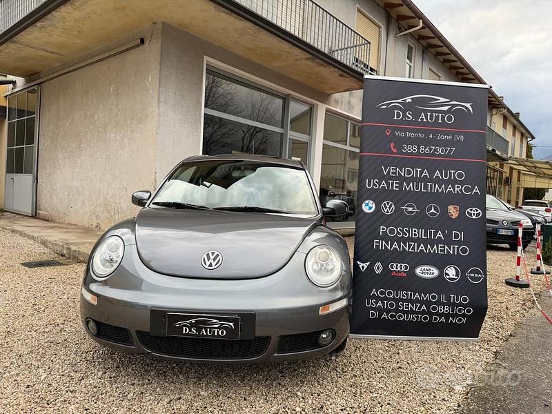 Usata VW New Beetle 105 CV (77 kW) 2009 Grigio Utilitaria
