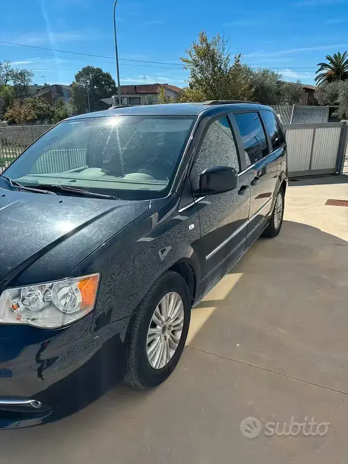 Usata Lancia Voyager 163 CV (119 kW) 2012 Nero Monovolume