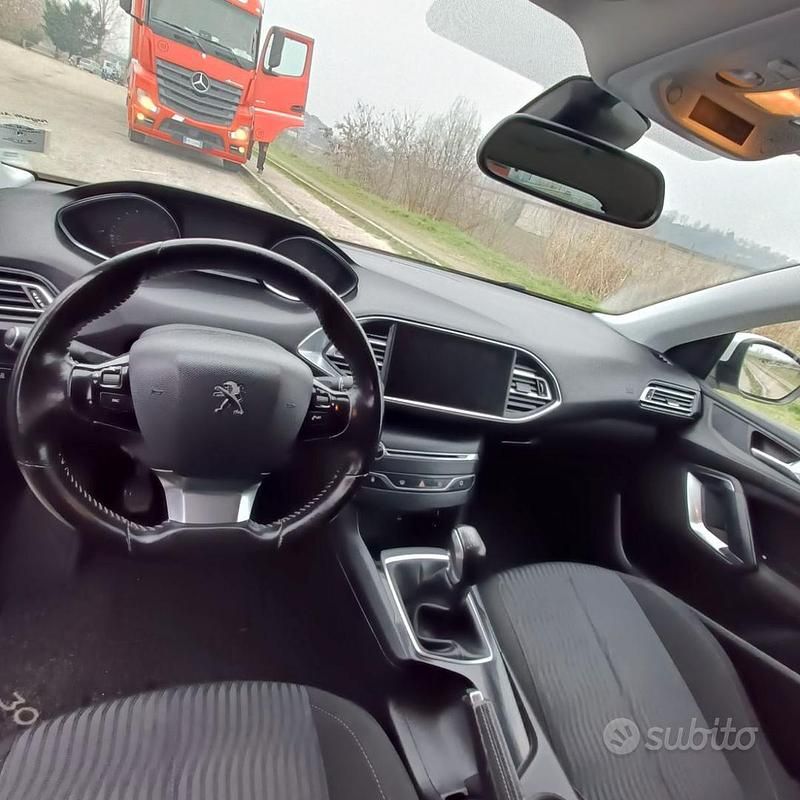 Usata Peugeot 308 Business-Line 92 CV (67 kW) 2015 Bianco Berlina