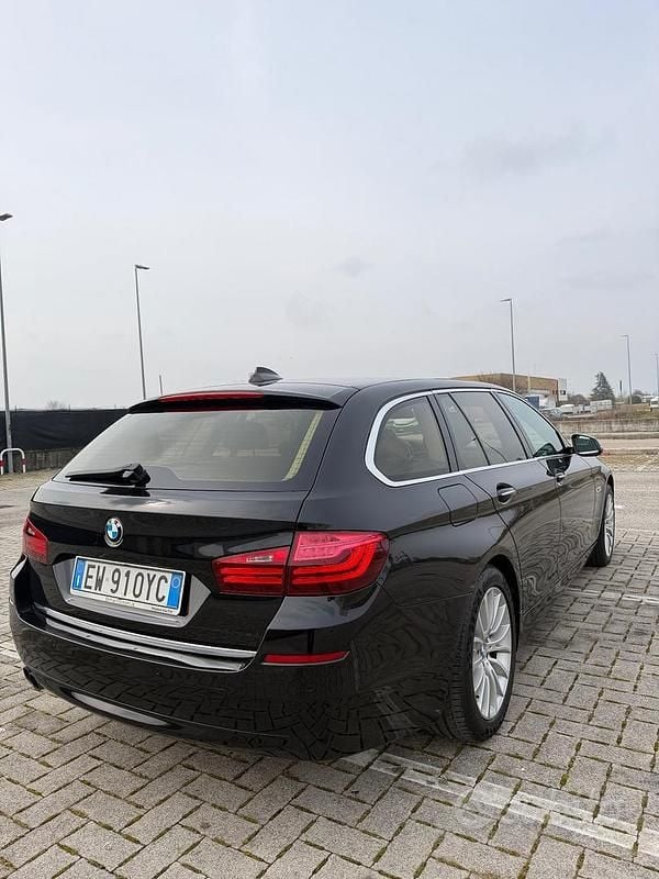 Usata BMW 530 Luxury Line 258 CV (189 kW) 2014 Nero Station wagon