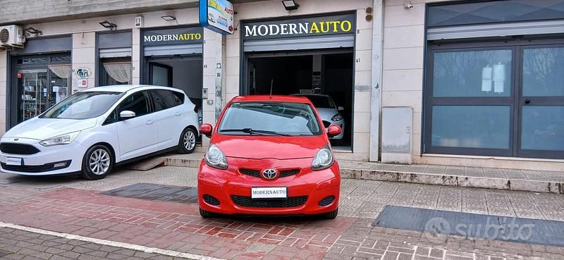 Usata Toyota Aygo 68 CV (50 kW) 2008 Rosso Utilitaria