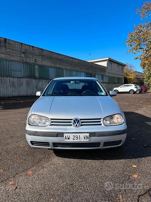 Grigio Usata 1998 VW Golf IV Tre volumi | 999 € (Ottimo prezzo) - Immagine 1/4