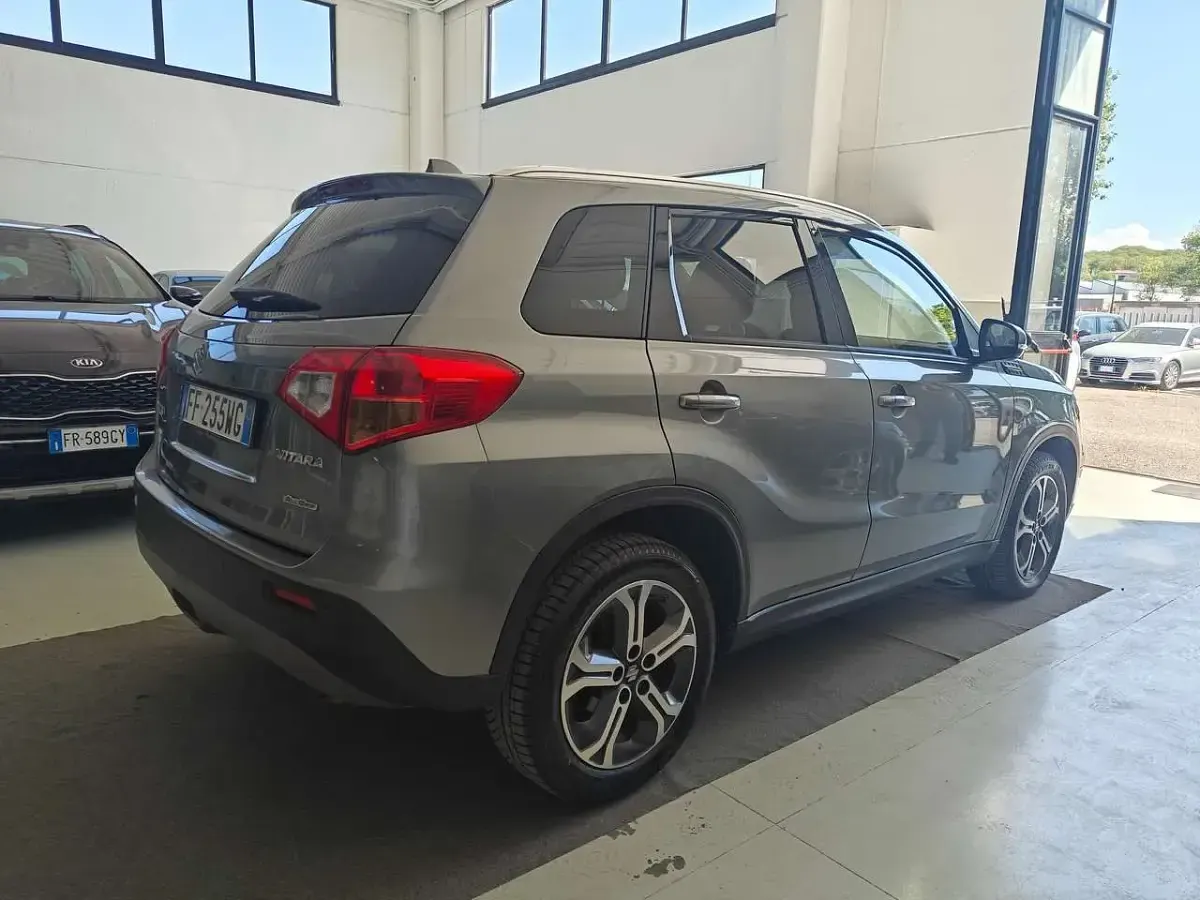 Usata Suzuki Vitara 120 CV (88 kW) 2016 Grigio SUV
