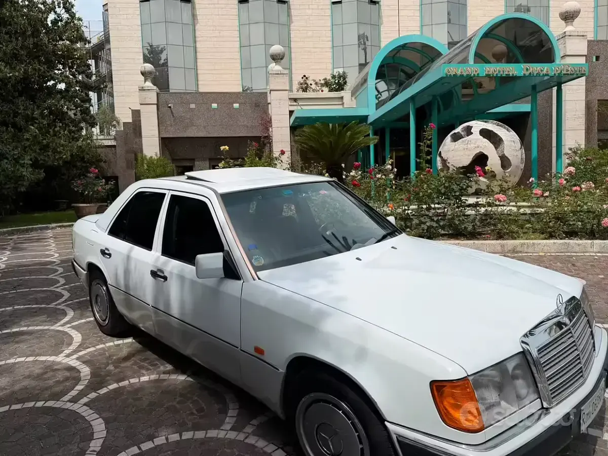 Usata Mercedes E200 1990 Bianco Berlina