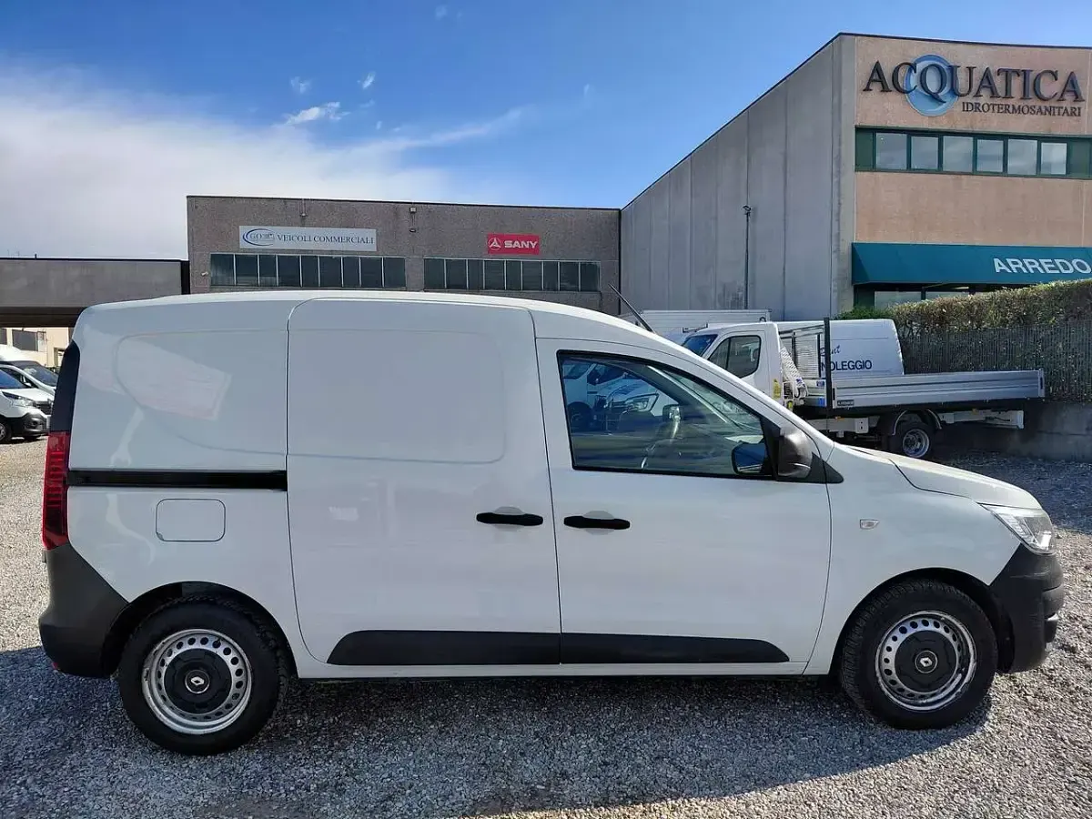 Usado Renault Kangoo 75 CV (55 kW) 2022 Blanco Monovolumen
