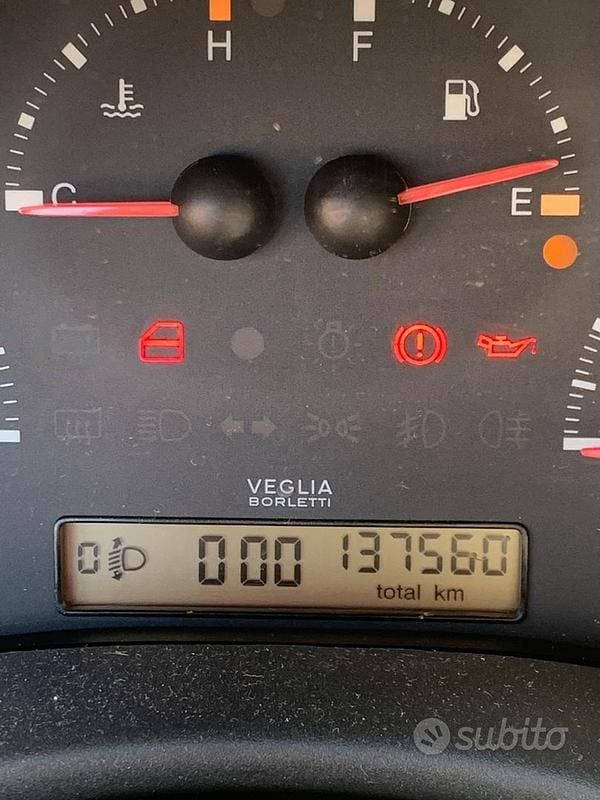 Usata Fiat Punto 80 CV (58 kW) 2001 Grigio Berlina