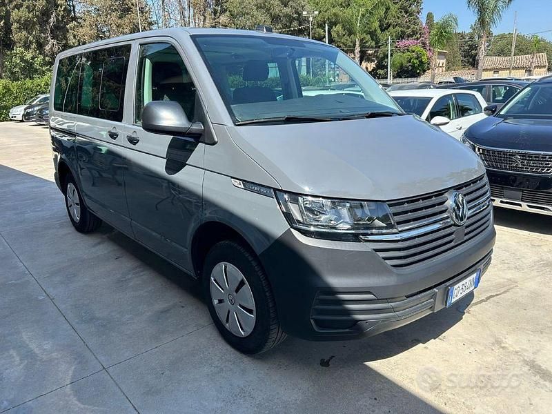 Usata VW Caravelle 110 CV (80 kW) 2021 Grigio metallizzato Monovolume