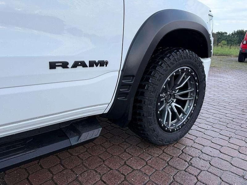 Usata RAM 1500 401 CV (294 kW) 2022 Bianco e nero Pick-up