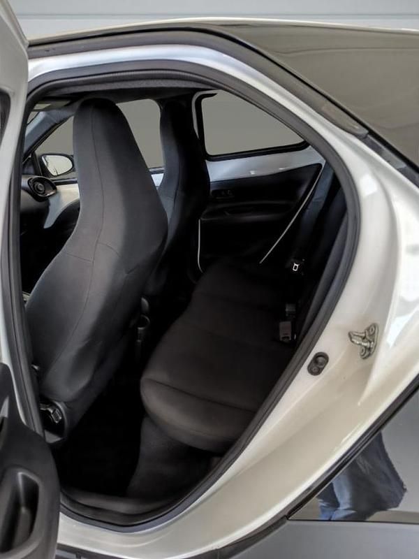 Usata Toyota Aygo X Trend 72 CV (52 kW) 2025 Grigio SUV