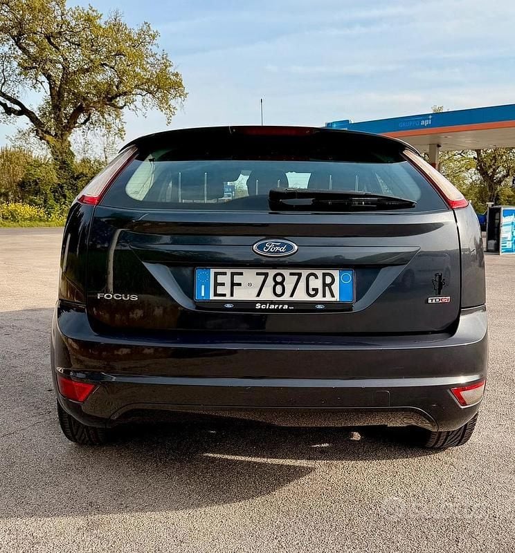 Usata Ford Focus Titanium 110 CV (80 kW) 2011 Grigio Berlina