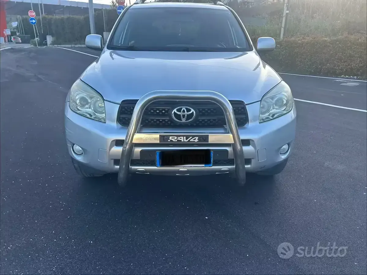 Usata Toyota RAV4 Sol 136 CV (100 kW) 2007 Grigio SUV
