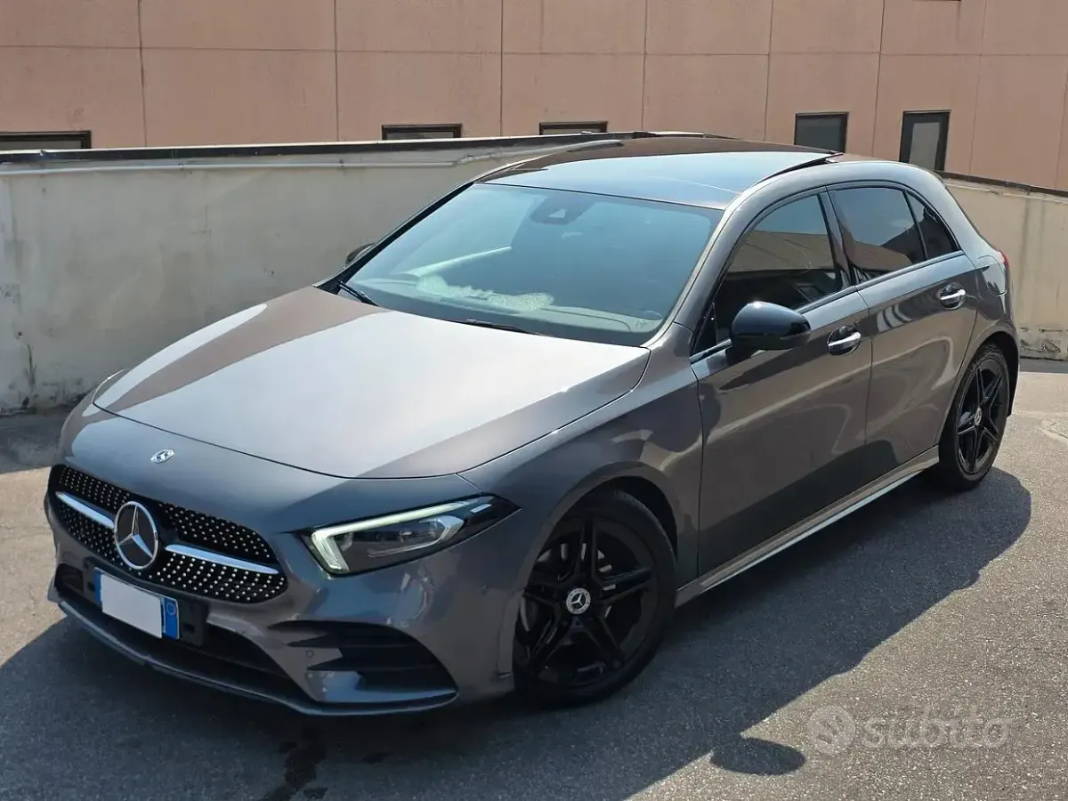 Usata Mercedes A180 AMG Line Premium 116 CV (85 kW) 2022 Grigio Berlina