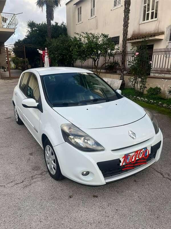 Usata Renault Clio II 75 CV (55 kW) 2010 Berlina