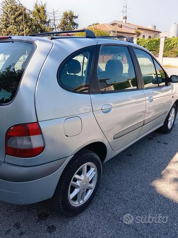 Usata Renault Scénic 120 CV (88 kW) 2002 Grigio Monovolume