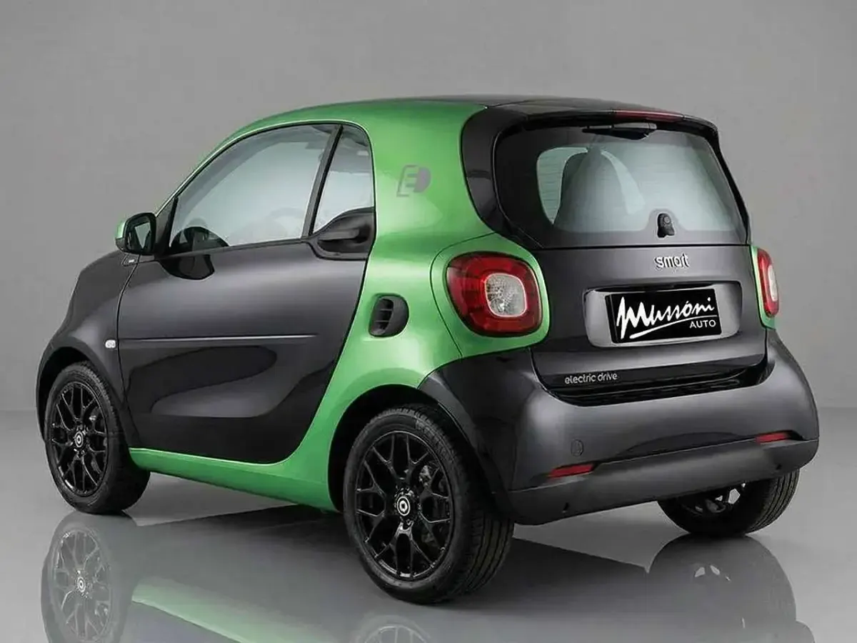 Usata Smart ForTwo Electric Drive Passion 41 kW (56 CV) 2018 Nero/verde Utilitaria