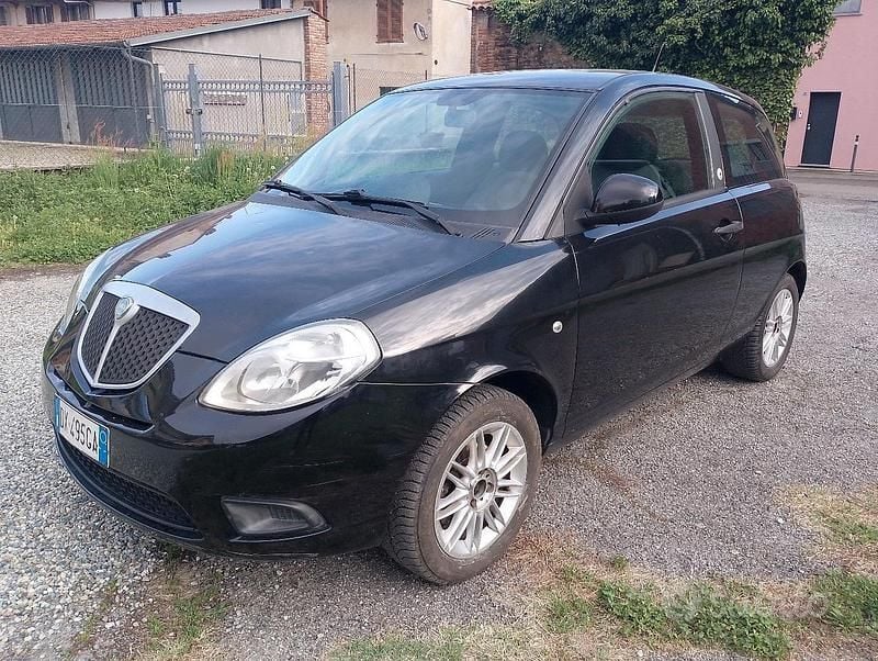 Usata Lancia Ypsilon 77 CV (56 kW) 2010 Nero Utilitaria