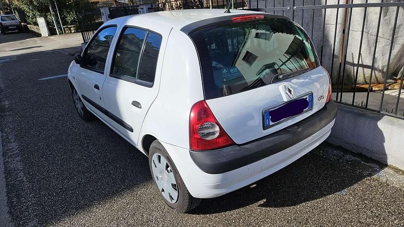 Usata Renault Clio II Authentique 58 CV (42 kW) 2003 Bianco Berlina
