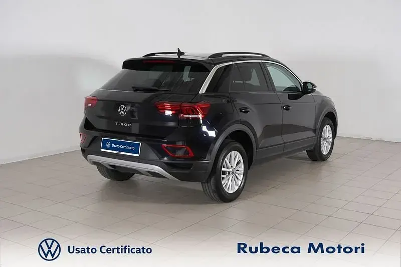 Usata VW T-Roc Life 110 CV (80 kW) 2023 Nero SUV