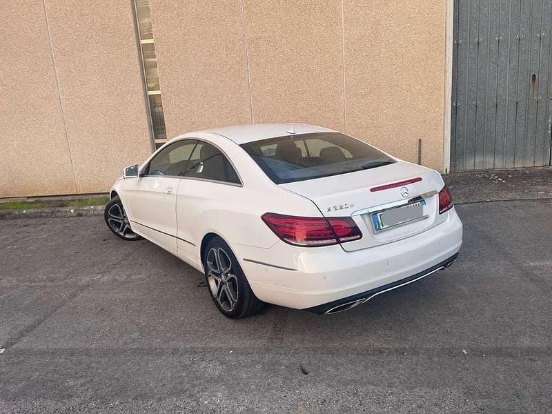Usata Mercedes E220 170 CV (125 kW) 2016 Bianco Coupé